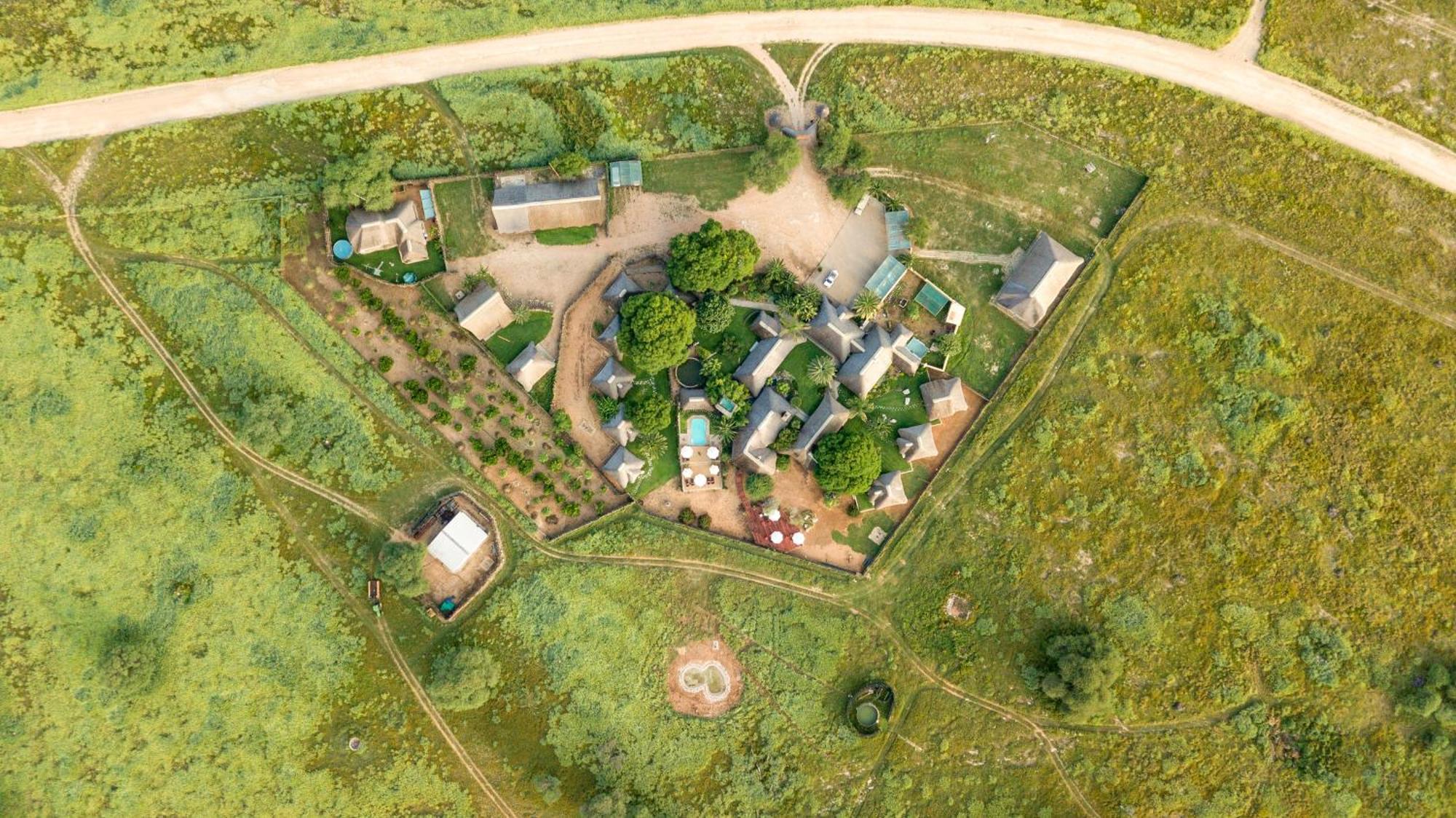 Frans Indongo Lodge Otjiwarongo Exterior photo
